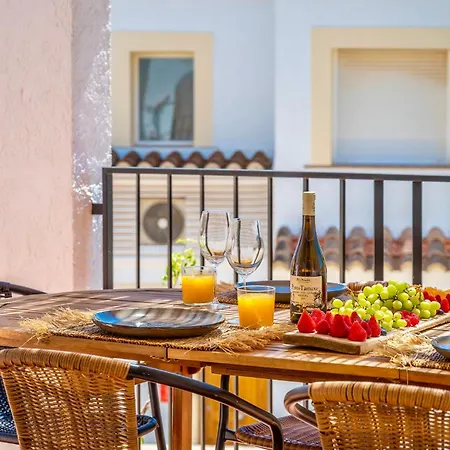 Casa Flora Con Piscinas En Apartamento
