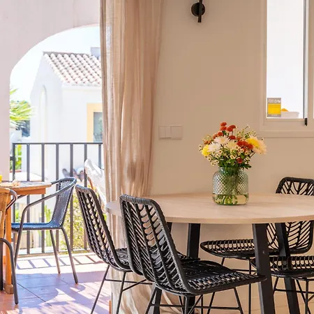 Casa Flora Con Piscinas En Apartamento