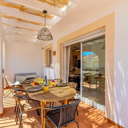 Casa Flora Con Piscinas En Apartamento
