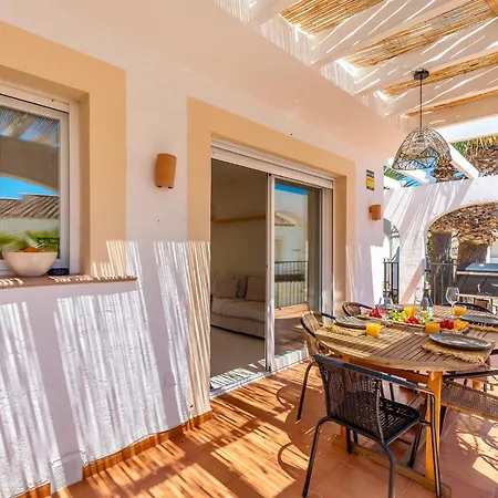 Casa Flora Con Piscinas En Apartamento *