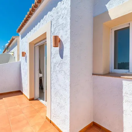 Casa Flora Con Piscinas En Calpe