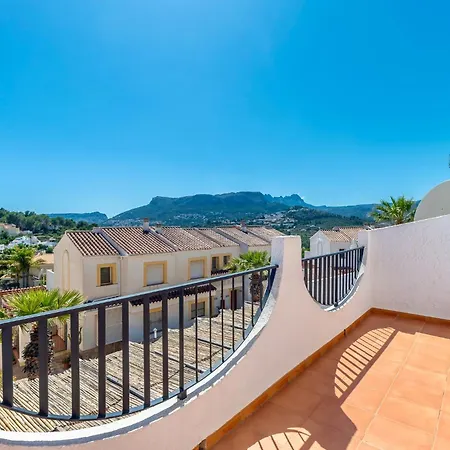 Casa Flora Con Piscinas En Apartamento
